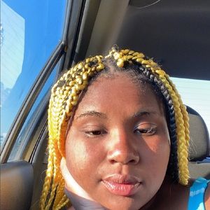 Meet your Posher, Emya